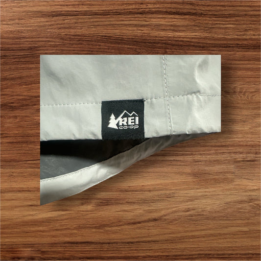 LIGHT GRAY REI-CO-OP RAIN JACKET, MED