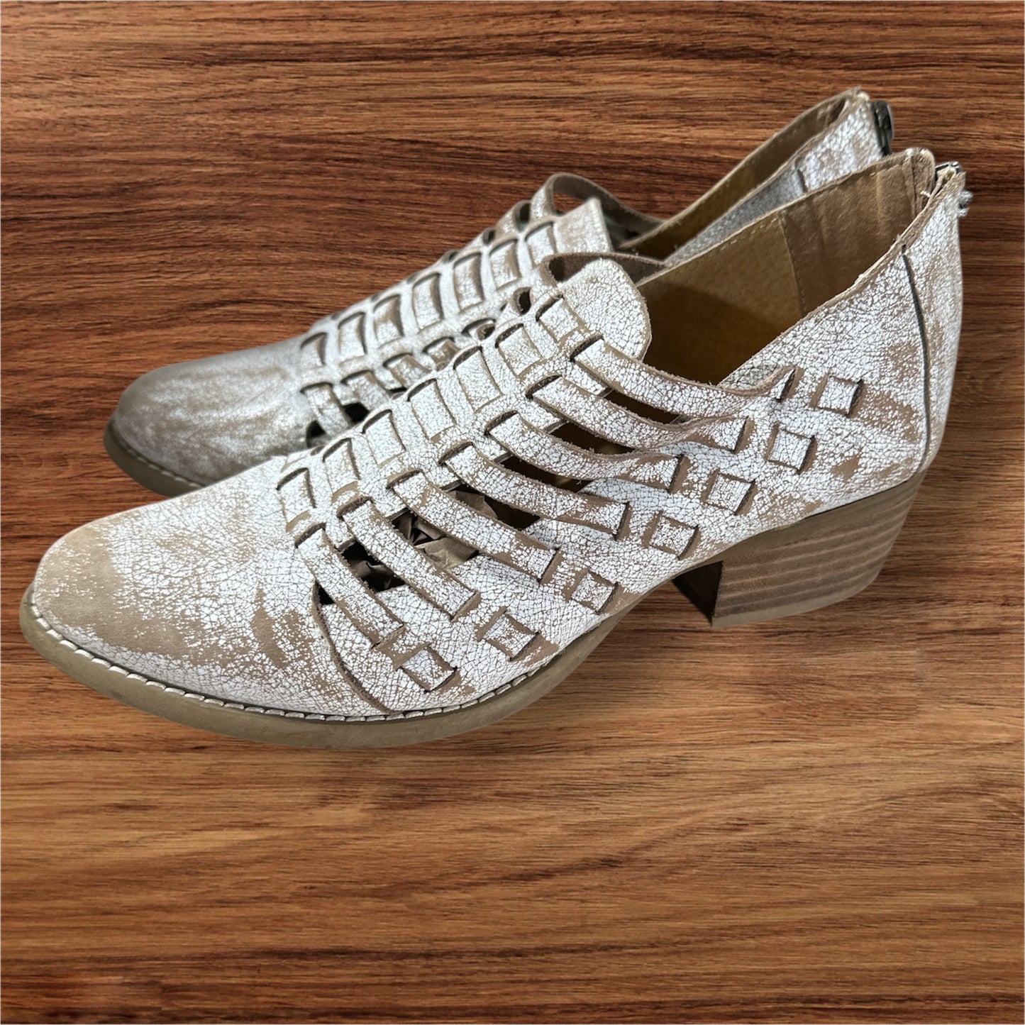 DISTRESSED OFF WHITE DIBA TRUE ANKLE BOOTIE, 8.5