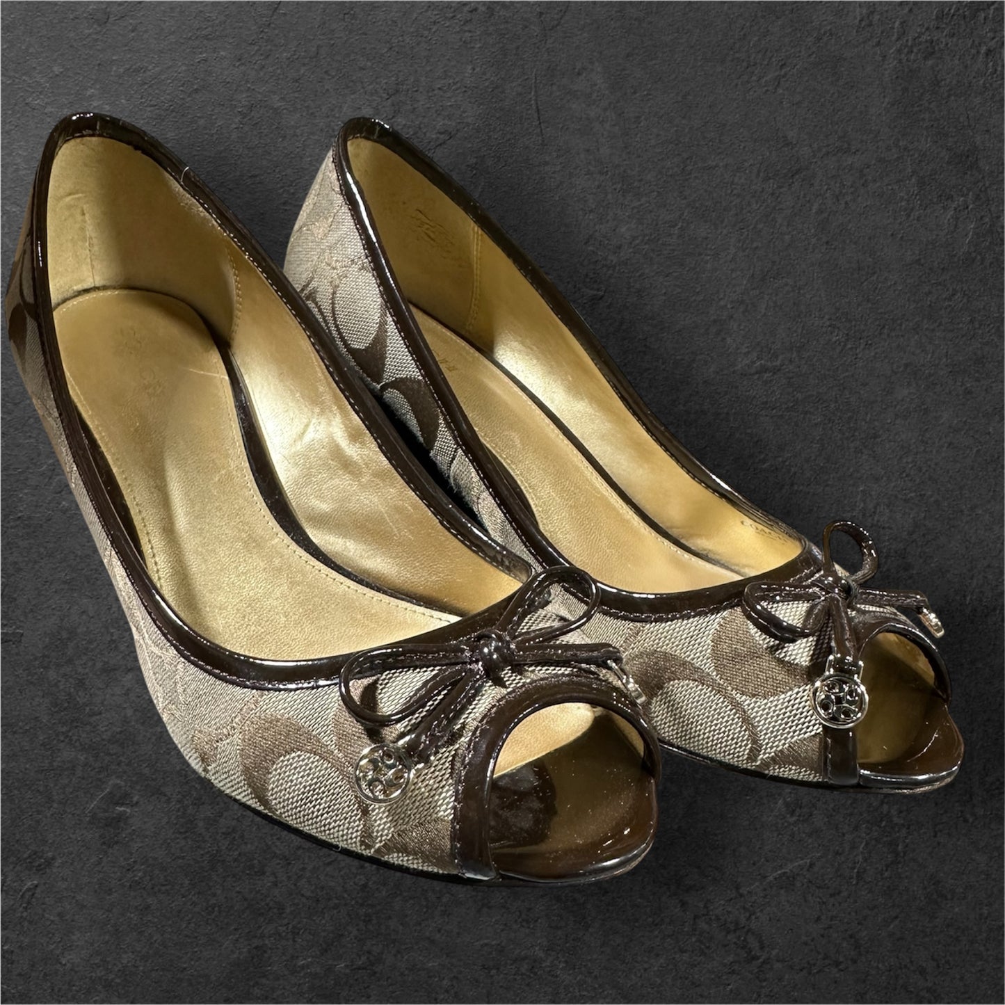 KHAKI/ CHESTNUT COACH PAULA WEDGES, 8