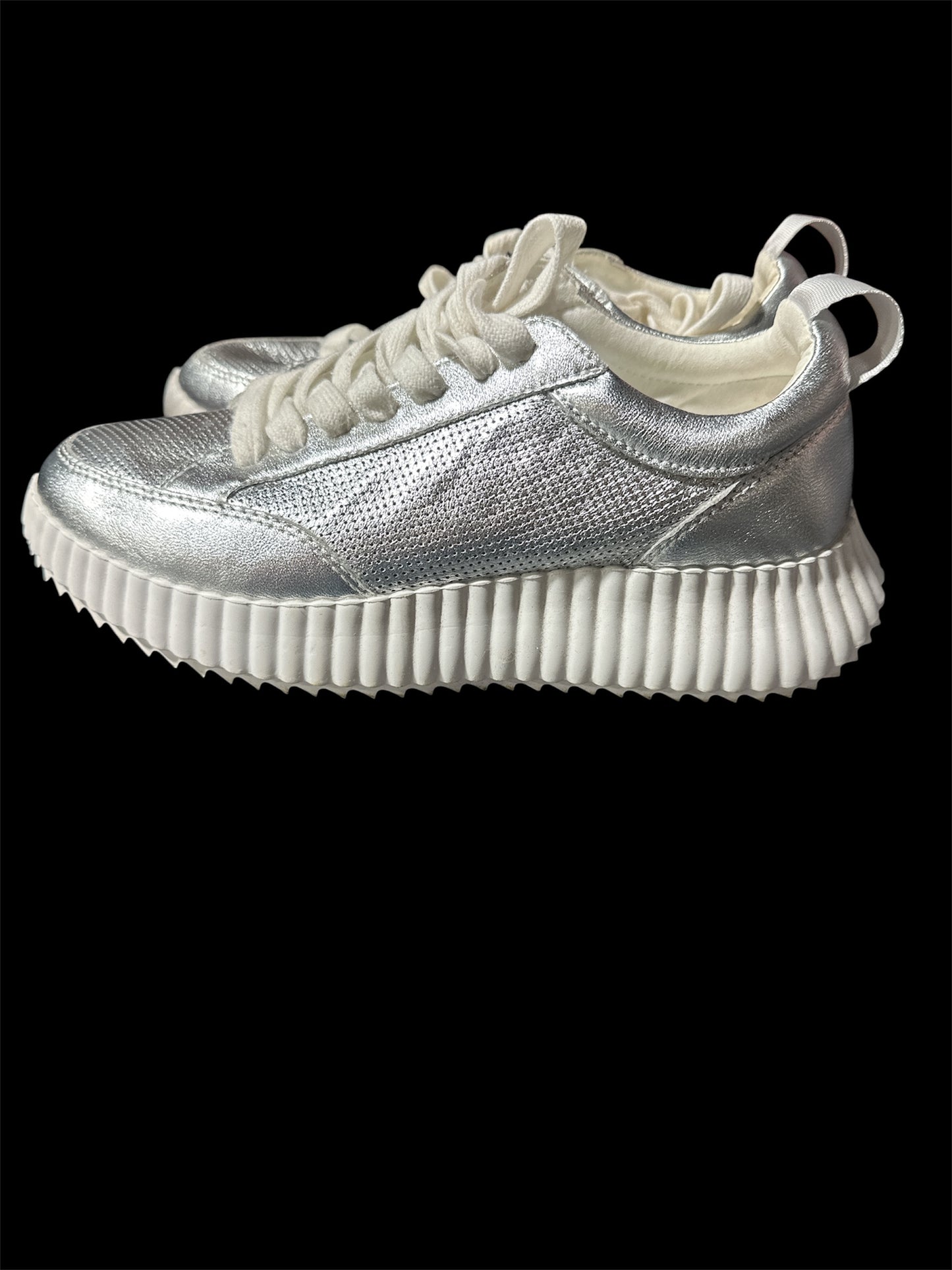 SILVER/ WHITE STEVE MADDEN PLATFORM SNEAKERS, 6M