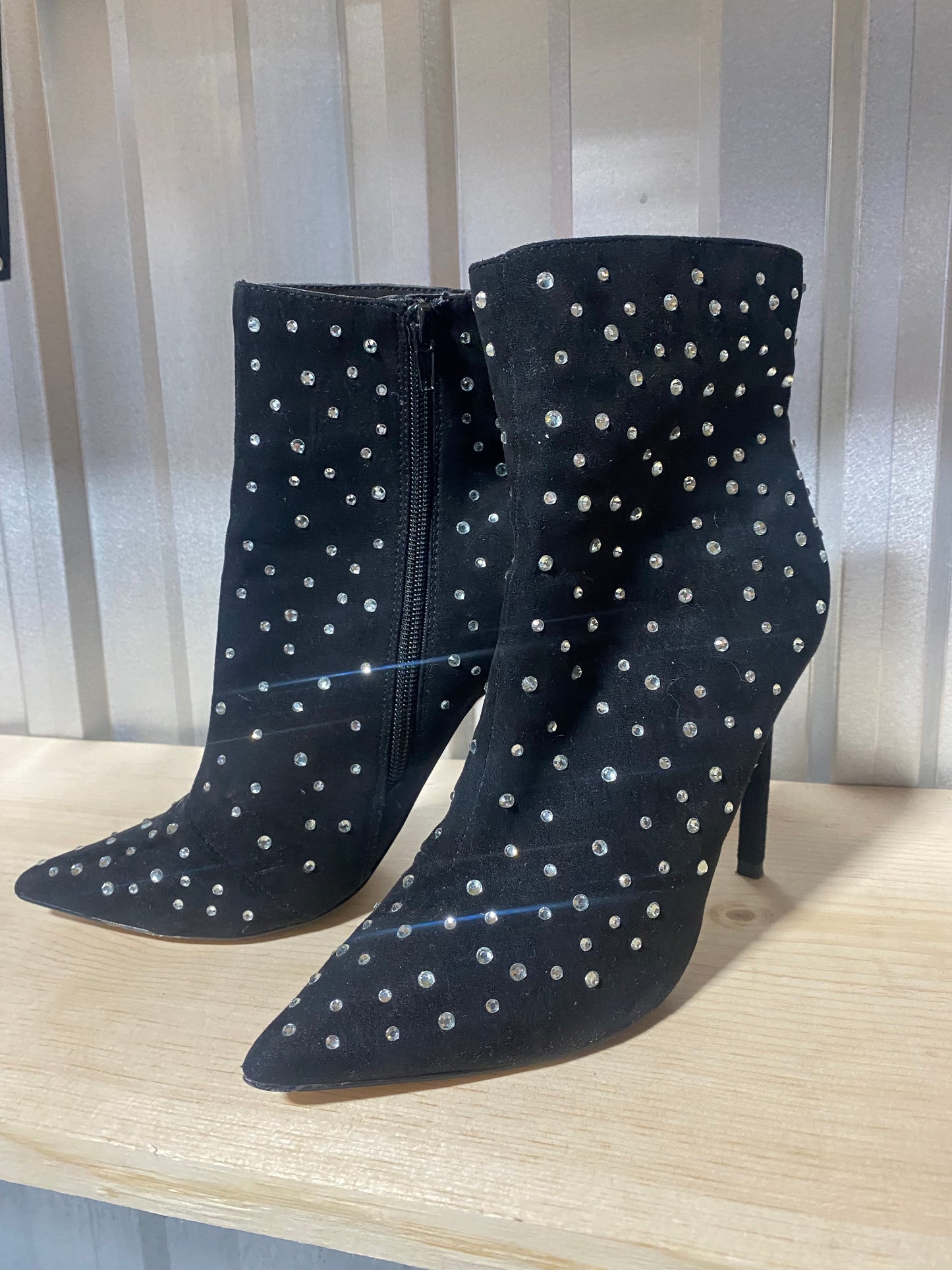 EXPRESS BOOTIES, 7.5