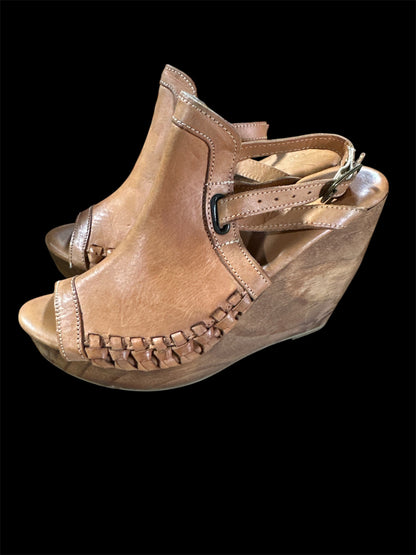 BROWN VERY VOLATILE WEDGE, 9