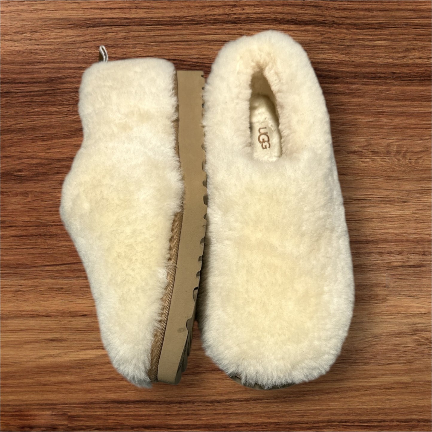 CREAM UGG CLASSIC COZY BOOTIE, 9