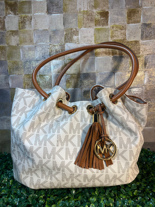 CREAM/ BROWN MICHAEL KORS BUCKET BAG