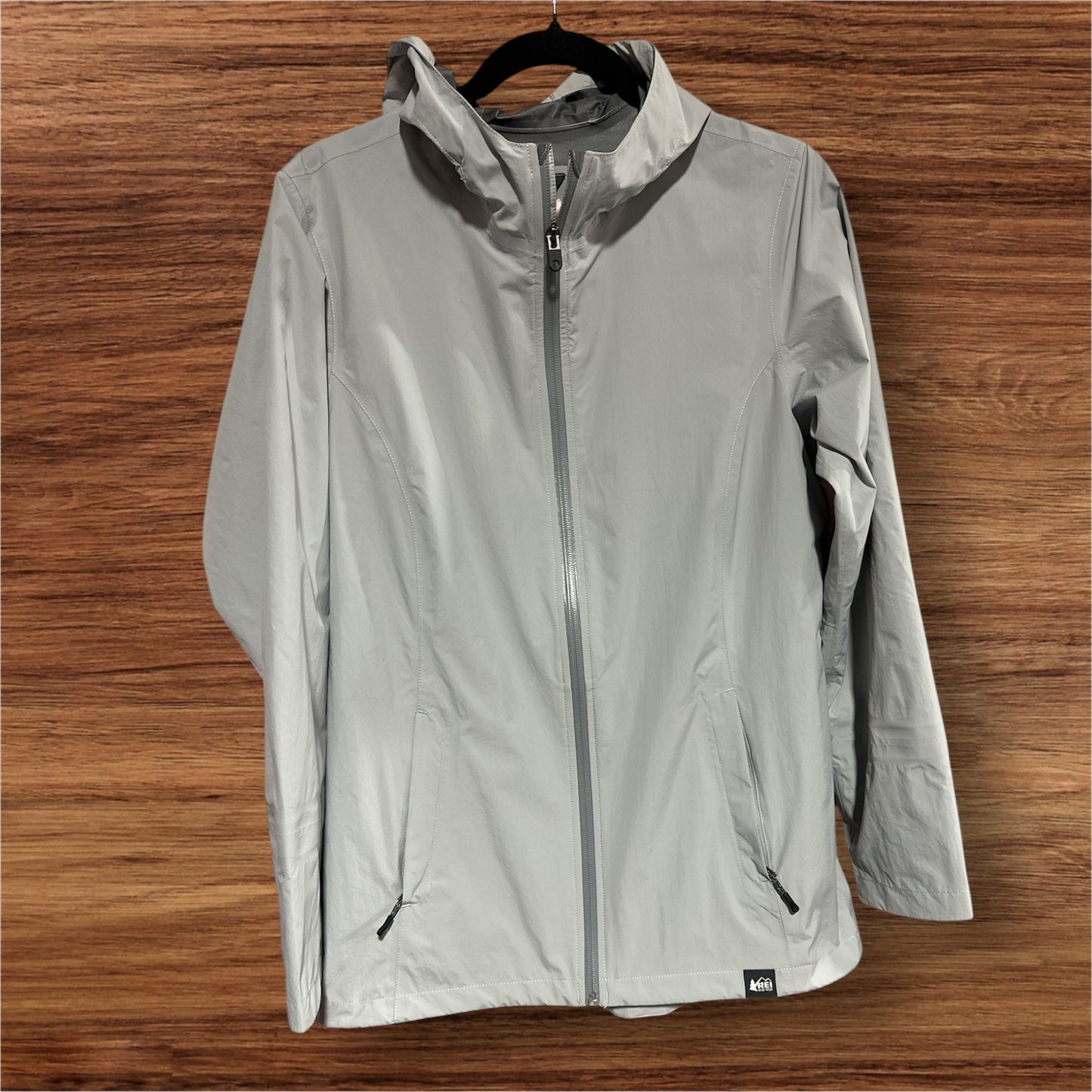 LIGHT GRAY REI-CO-OP RAIN JACKET, MED